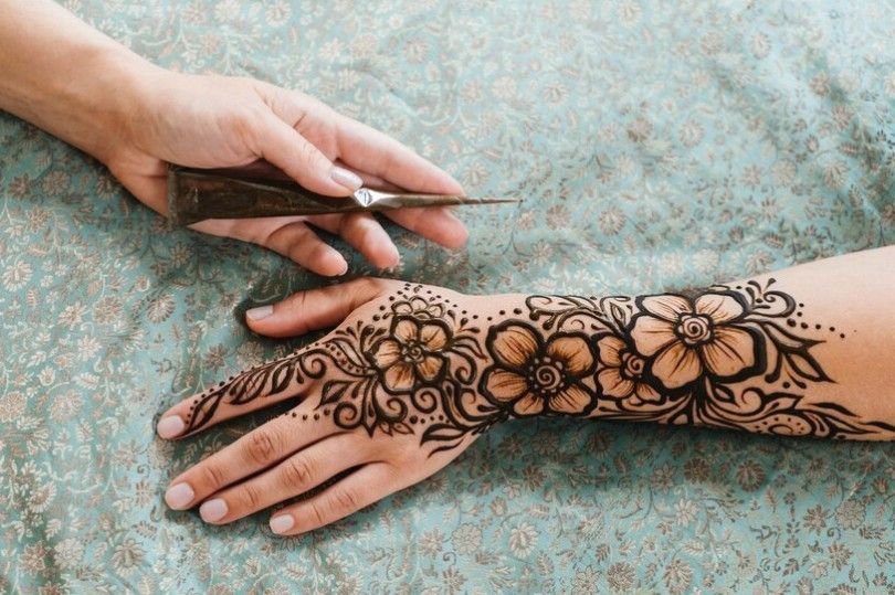 Simple henna design