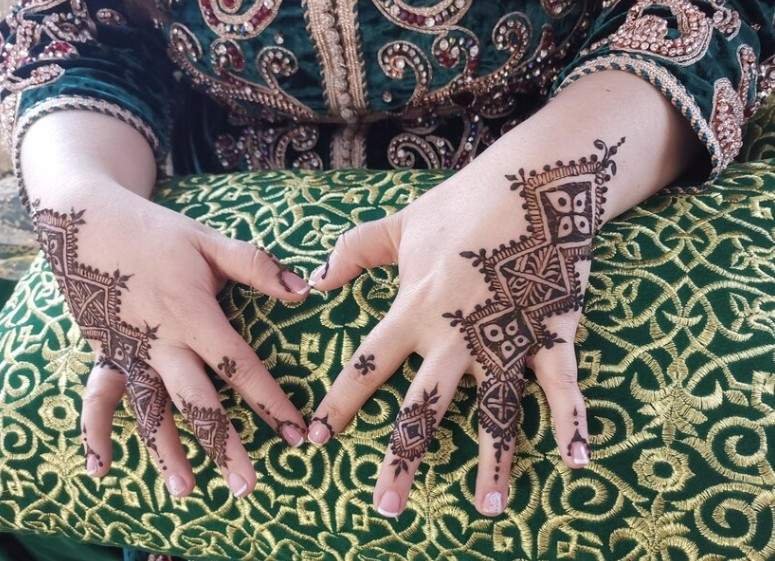 Glitter Mehndi Design on hands