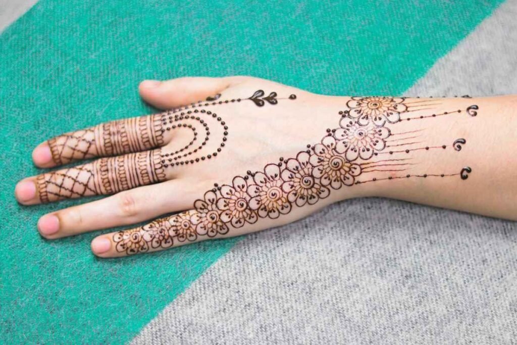 simple henna pattern