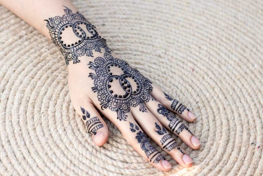 Henna hand pattern