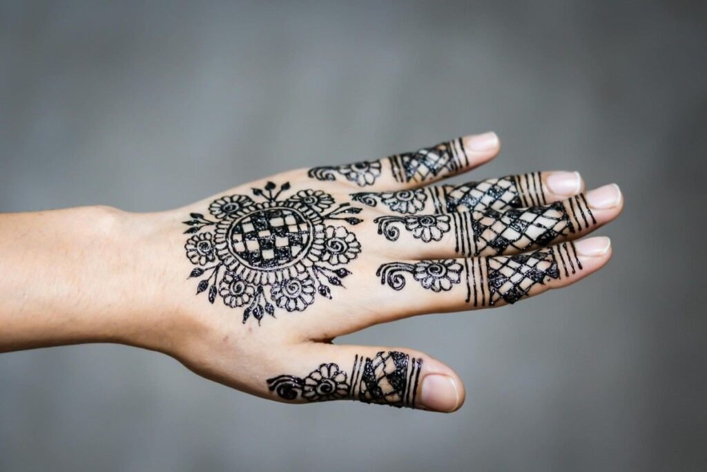 hand henna design