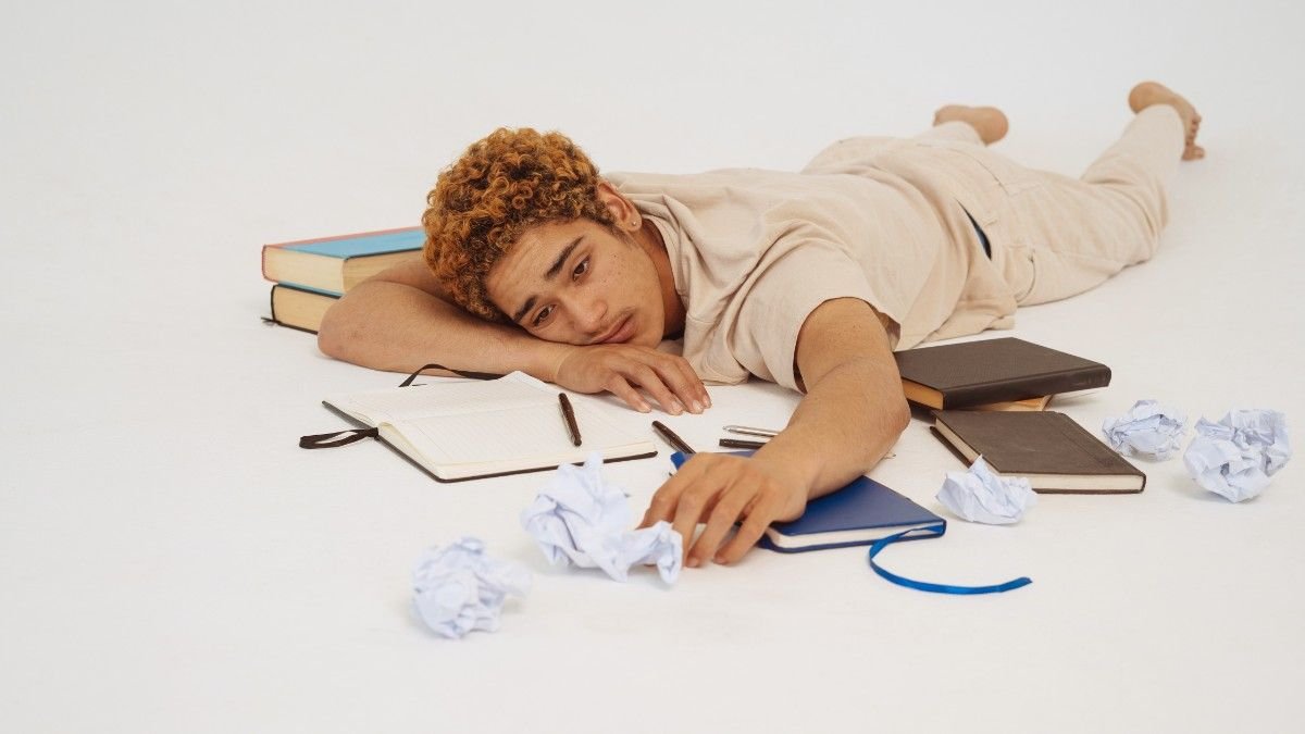 Student Overwhelmed by Homework and Study Materials